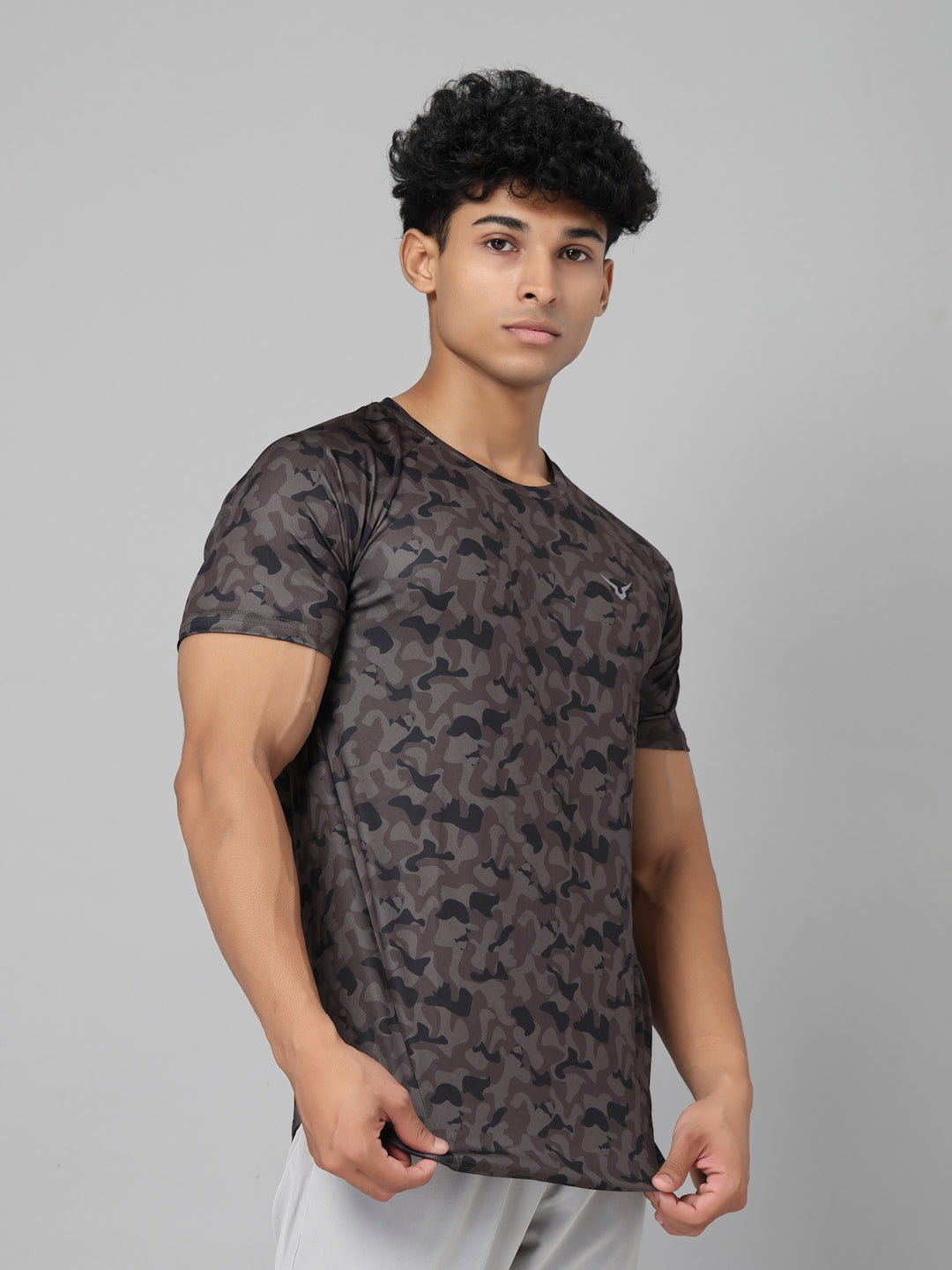 Invincible Men’s Scoop Round Neck Tee