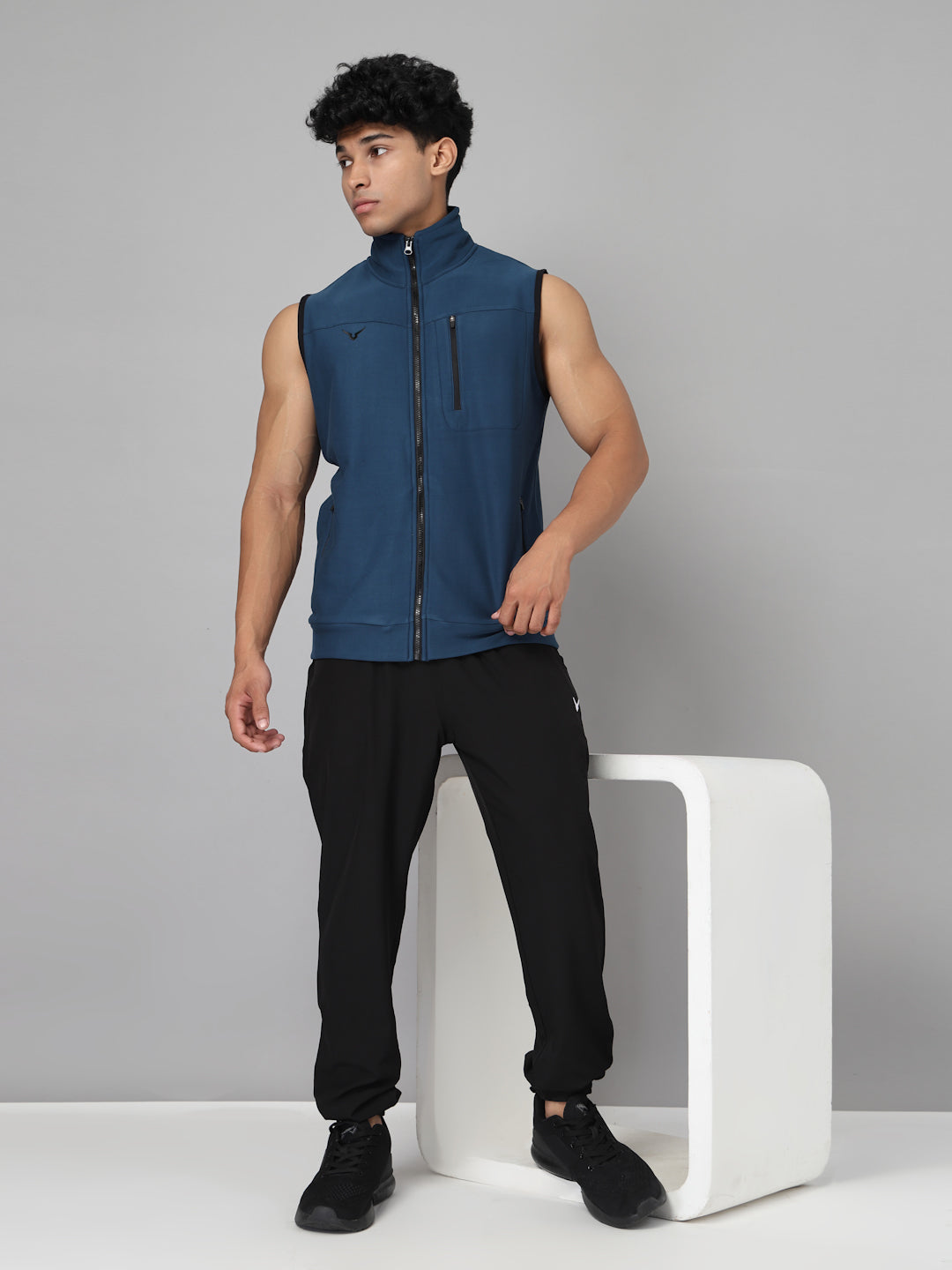 Invincible Men's Gym Sleeveless Jacket