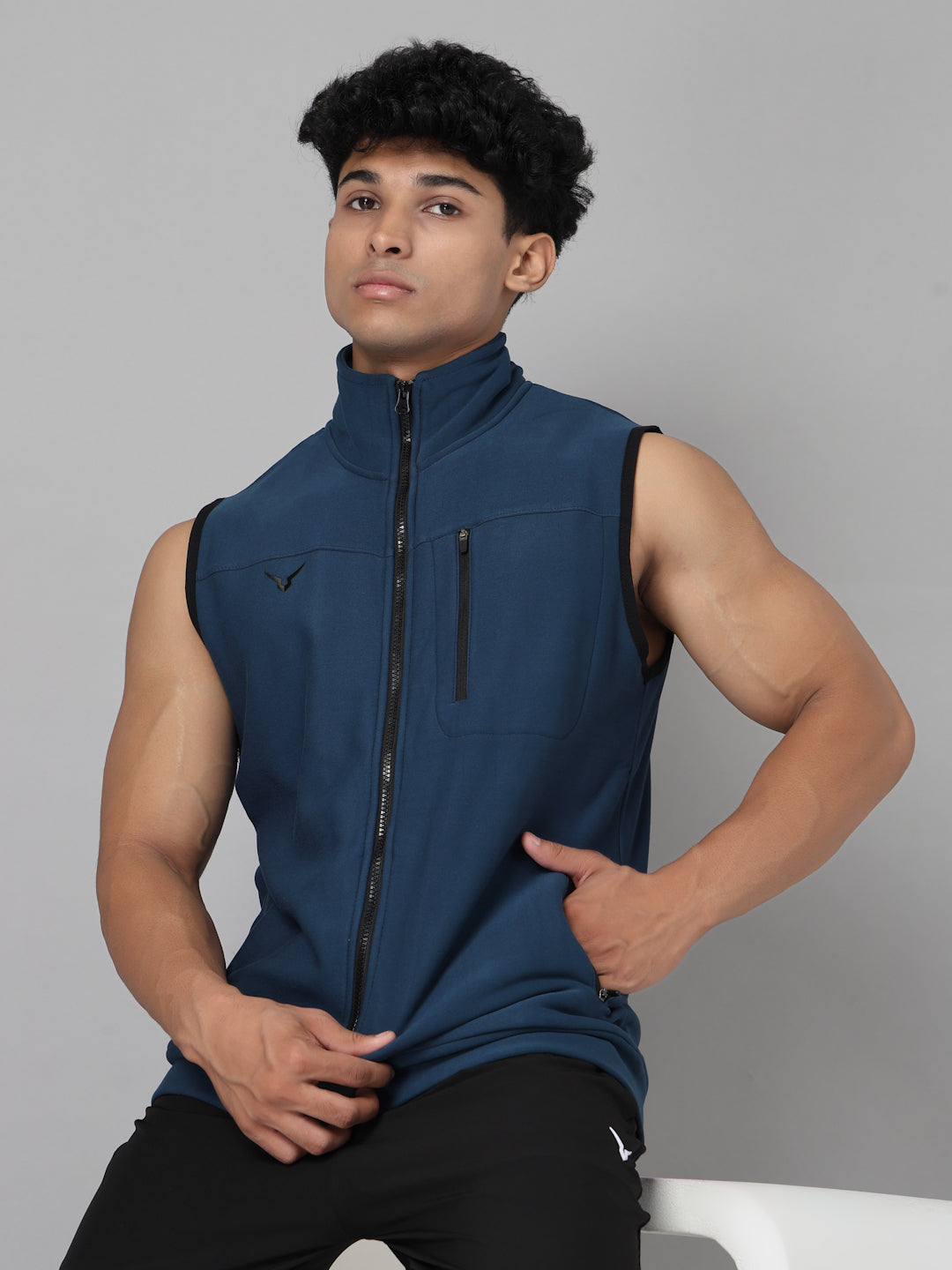 Invincible Men's Gym Sleeveless Jacket