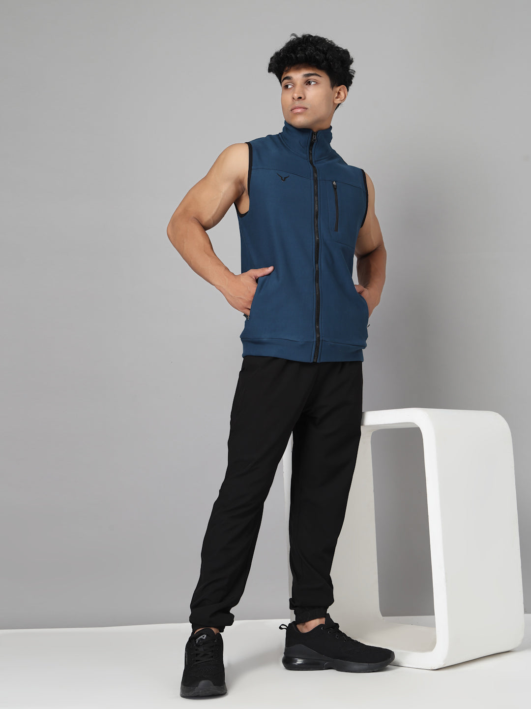 Invincible Men's Gym Sleeveless Jacket