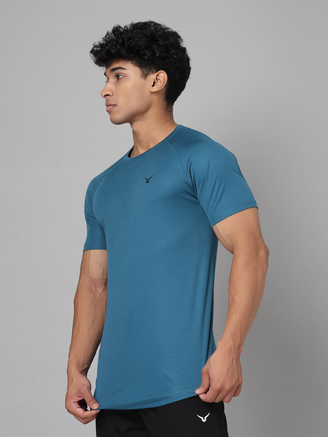 Invincible Men’s Scoop Round Neck Tee