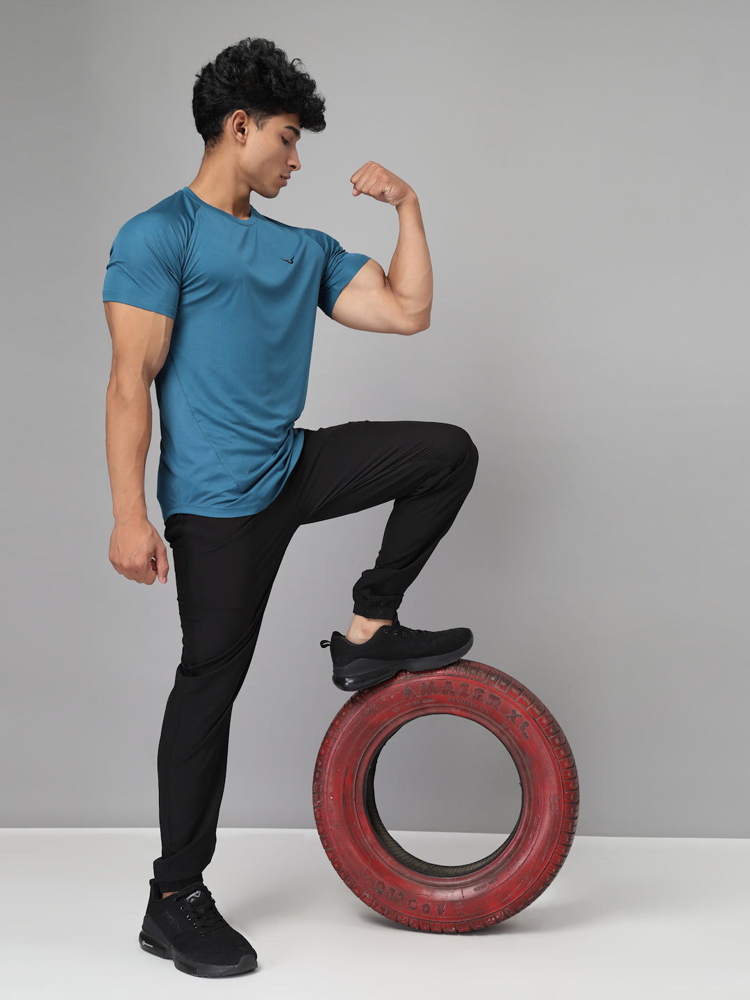 Invincible Men’s Scoop Round Neck Tee