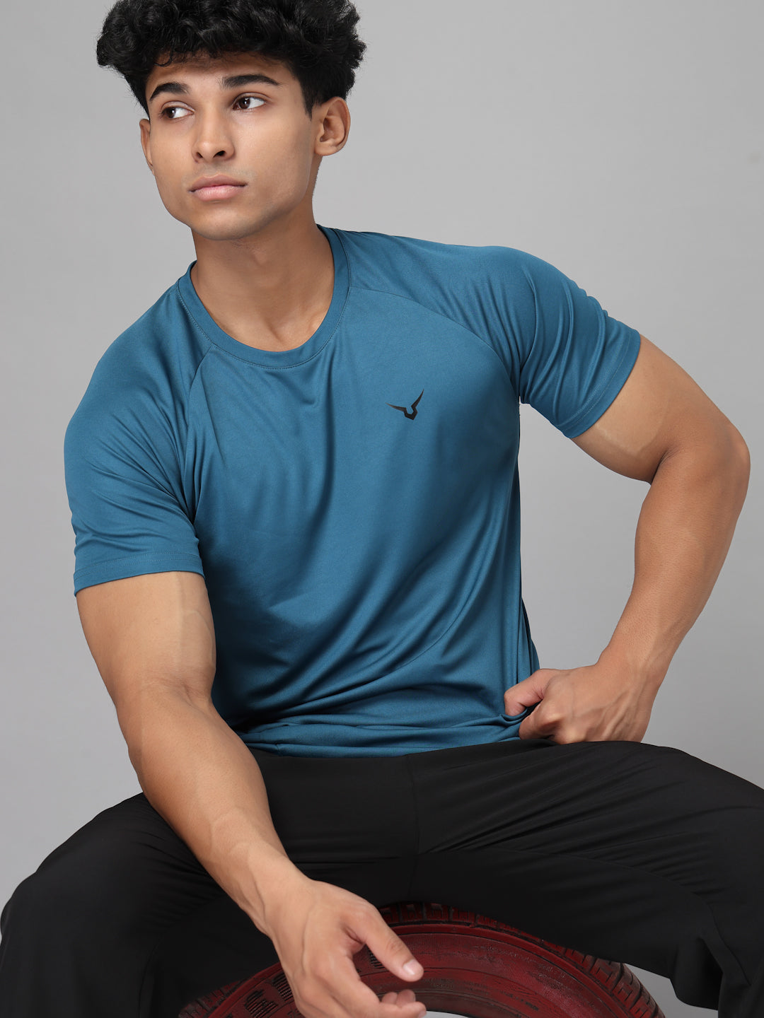 Invincible Men’s Scoop Round Neck Tee