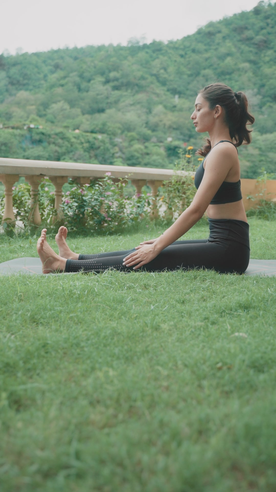 Invincible Women's Yoga Training Strap Sports Bra